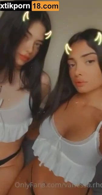 Melimtx Onlyfans  – Shower Body With Girlfriend