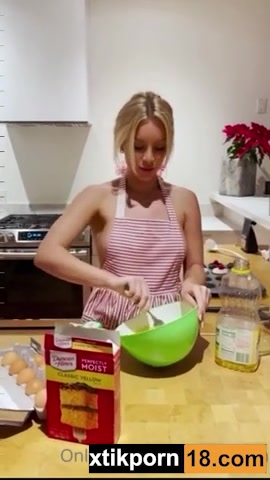 Daisy Keech Cooking Video [ Onlyfans ]