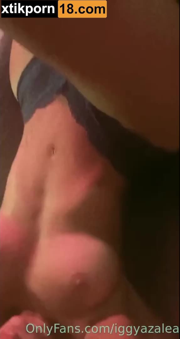 Iggy Azalea Show Boobs Nipples
