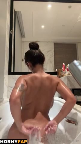 Bufalika Ika D’Auria Masturbating On Bathtub Onlyfans